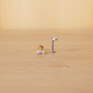 16G Tiny Leaf Labret Stud - Tragus Earrings - Dainty Labret Stud - Helix Earrings - Cartilage Earring • tiny tragus stud • flatback earring
