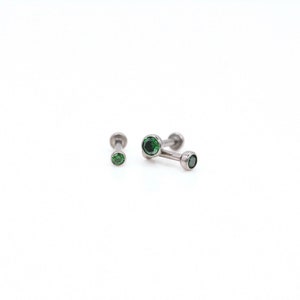 ¡NUEVO! Bisel de titanio sin rosca CZ GREEN Gem Stud Earring - Nariz / Tragus / Cartílago / Conch / Forward Helix Labret - Pendientes Push Pin