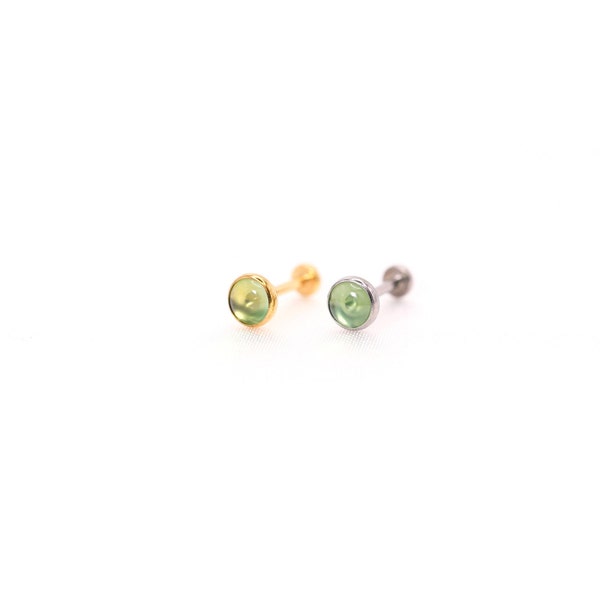 Titanium Tiny GREEN Onyx Earring, Labret Stud, Tiny Nose Labret, Tragus Cartilage Conch Forward, Helix Flat back, Dainty Jewelry