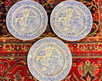 Antique Blue Willow, Blue Willow by Doulton's, Chinoiserie Chic Willow Plates, English Plates, Vintage Blue Willow, Set of Three