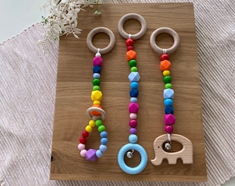 Spielbogen, Spielbogenanhänger, Spieltrapez- Anhänger, Bunt, Holzanhänger Elefant, Blume, Stern, Blatt, Indianerzelt,