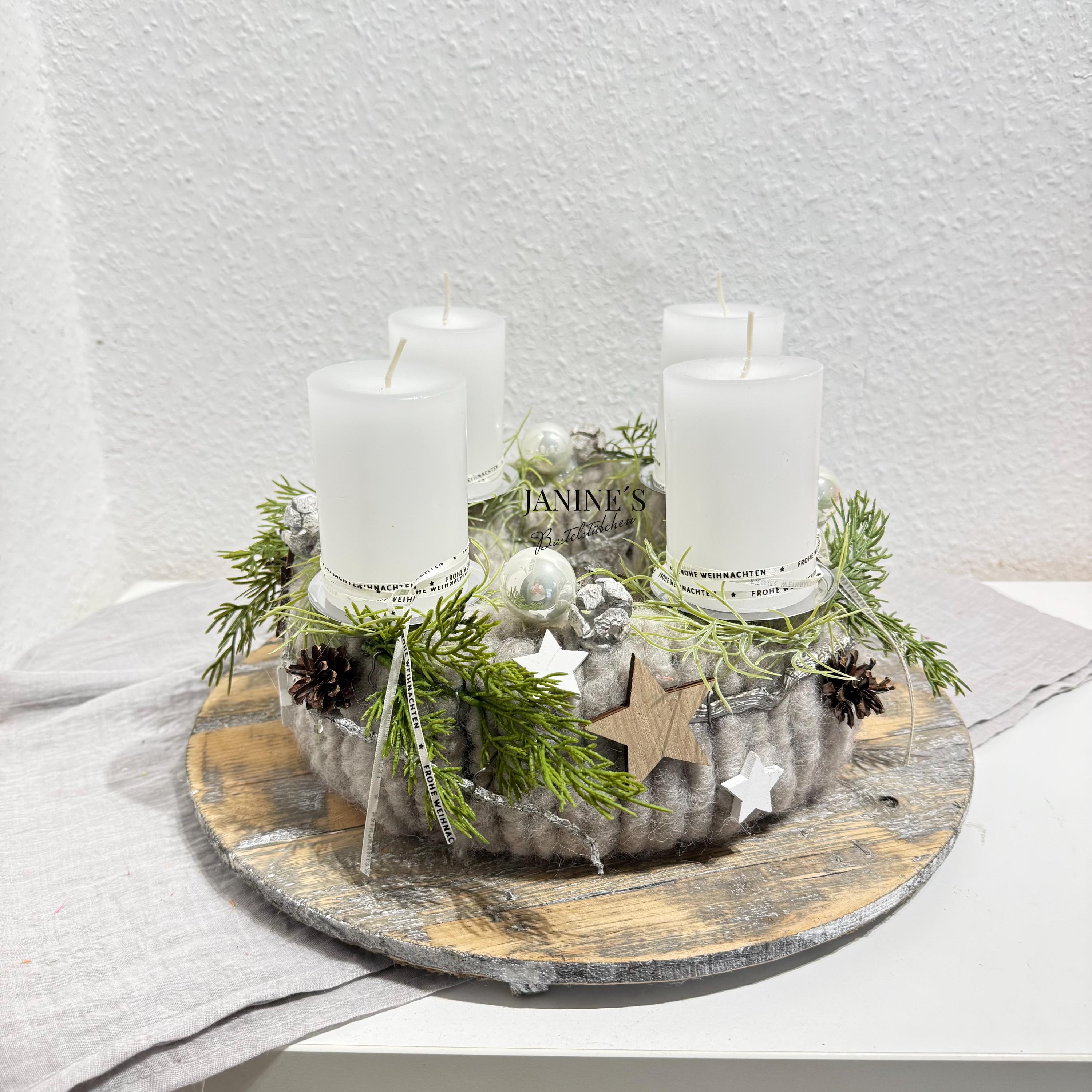 Silberner adventskranz
