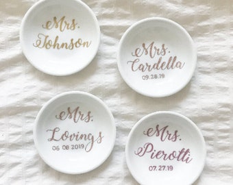 Custom Mrs. Ring Dish Last name Bride Ring Dish Wedding Ring Dish Wedding Gift Gift for Bride Engagement Gift Bridal Shower Gift