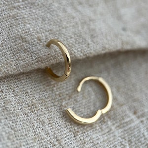 9ct gold narrow 8mm internal diameter lite huggie hoops. Sold as singles or pair