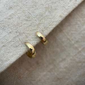 9ct gold 7mm internal diameter 2.3mm wide huggie hoops. Sold as singles or pairs