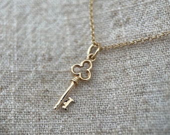 Vintage ‘I’ initial key pendant 9ct gold necklace upcycled