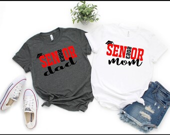 Camiseta para mamá y papá mayores, camiseta de graduación para mamá y papá, camiseta para mayores de 2023, clase de 2023...