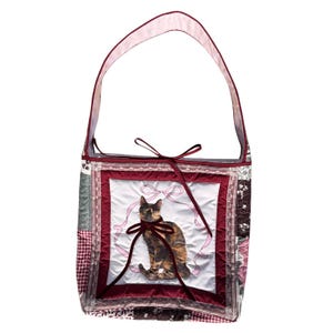 Quilted vintage tortie tortoise shell cat kitten bow floral red burgundy patchwork bow ribbon up-cycled fabric sustainable tote shoulder bag