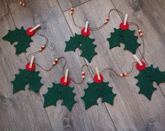 Christmas Garland, Felt banner, Wall hanging, Holly, Mantel decoration, Holiday Decor, bunting, Winter decor, Farmhouse Christmas