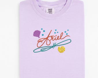 Camiseta bordada con la firma de Ariel, camiseta bordada con La Sirenita, camiseta de princesas Disney, camiseta con autógrafos de Disney