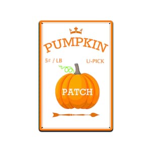 Puede incluir: Señal naranja y blanca con una corona y el texto "Pumpkin Patch" con una calabaza de dibujos animados y el texto "5¢/LB U-PICK".