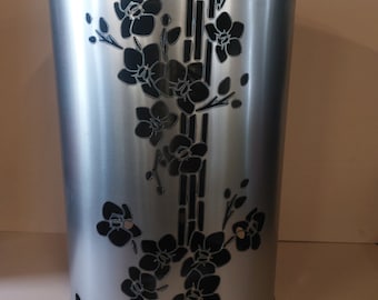 Feuertonne mit - Orchidee - Motiv, Gefertigt aus NEUEM 200L Ölfass, Deko, Feuerkorb, - Besondere Feuerstelle für Garten und Terrasse