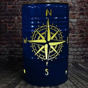 Braciere con design a bussola, realizzato da un bidone di petrolio da 200 litri, braciere decorativo - braciere unico per giardino e patio - 90 x 60 cm