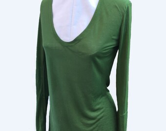 Forest green. Long top. Long sleeve. V-neck Top.