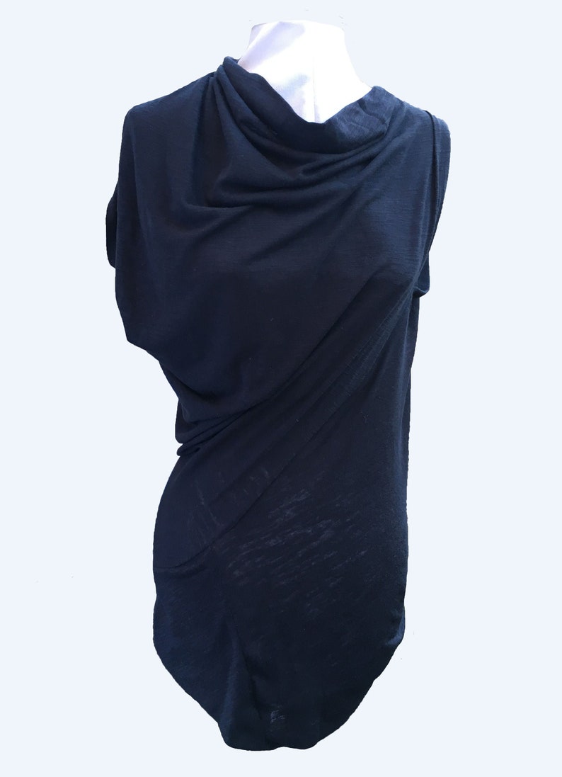 Black asymmetrical top. XS-L image 1