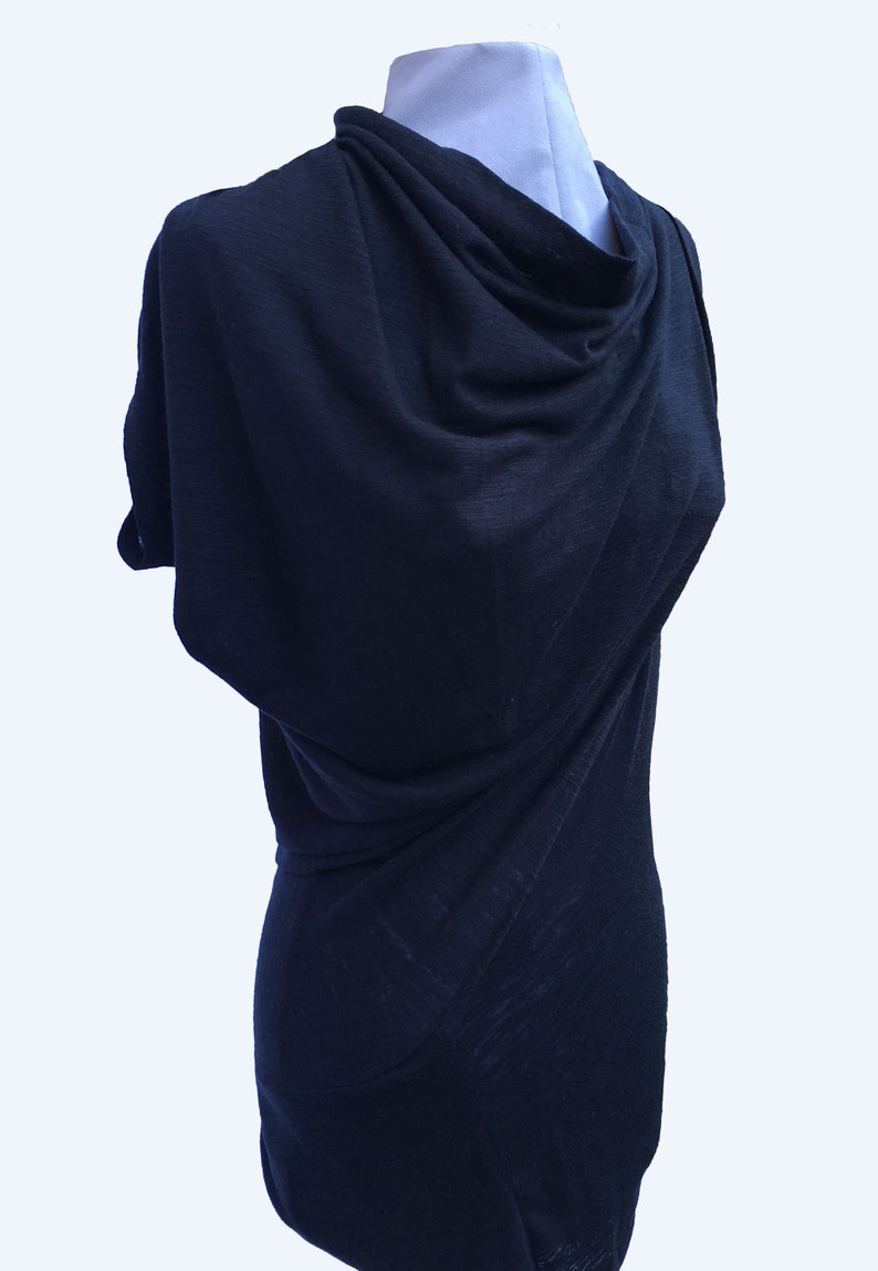 Black asymmetrical top. XS-L image 3