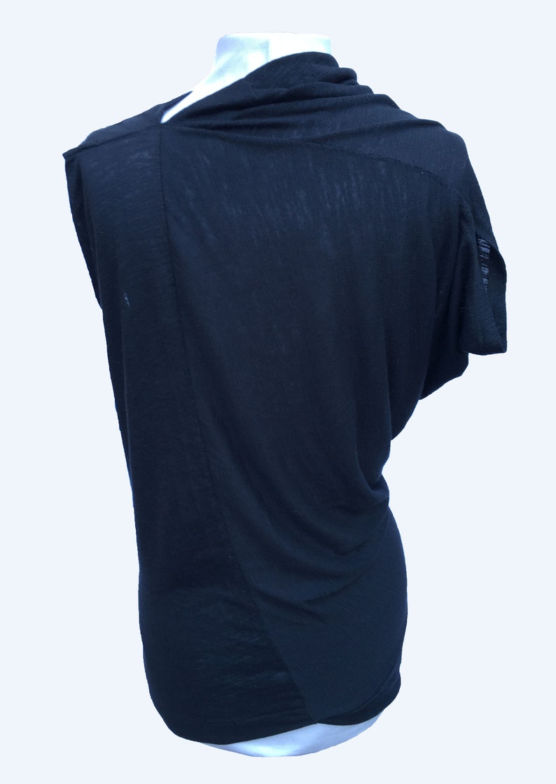 Black asymmetrical top. XS-L image 5