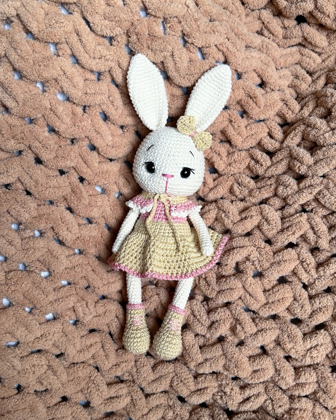Conejito de ganchillo hecho a mano conejo amigurumi muñeca peluche