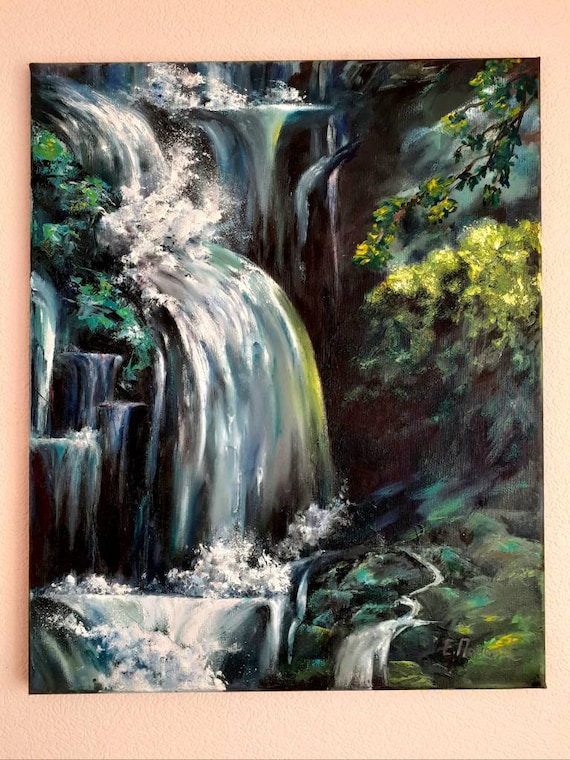 自然 緑 絵画 青い森の滝の油絵 緑の自然と山の絵