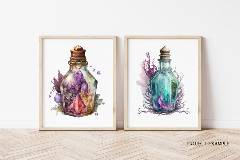 Peut inclure: Deux impressions encadr&eacute;es &agrave; l'aquarelle. L'une repr&eacute;sente une bouteille en verre avec un bouchon en li&egrave;ge, remplie de cristaux violets et rouges. L'autre montre une bouteille similaire avec des cristaux turquoise et violets, sur fond blanc.