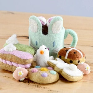 Felt Easter grazing baskets with Mint mug, felt food, pretend food, pretend play, pretend Easter basket, fake felt food, Easter food