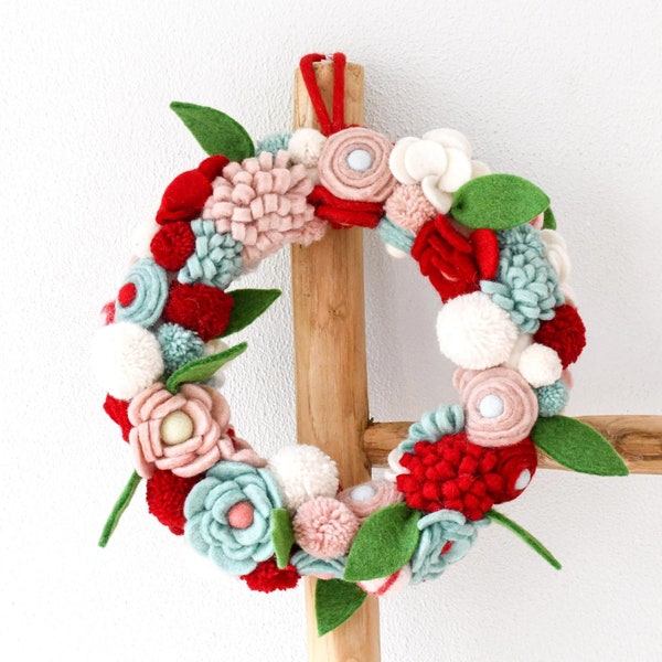 Couronne de feutre de Noël, couronne de boule de feutre de fleurs, couronne de porte de Noël en laine, couronne de boule de feutre, décor de Noël,