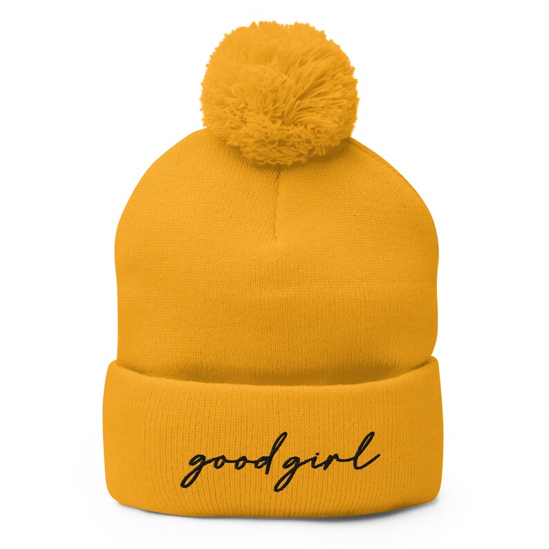 Gorro de niña buena con pompón bordado, regalos para lectores, accesorios de romance oscuro, llámame niña buena, amante de los libros, Smuttok, amante de los libros picantes Oro