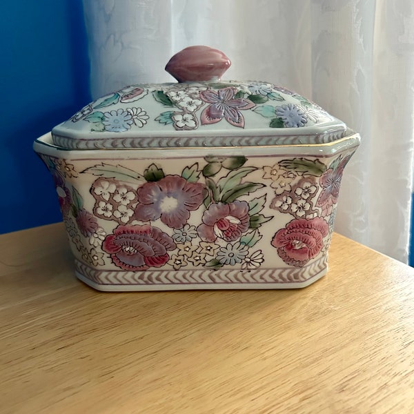 Vintage Chinese Porcelain Dresser Box with Multi-Colored Enameled Flowers