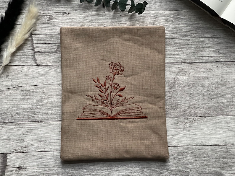 Buch mit Blumen Bibliophile Romance Buchhülle bestickt Booksleeve Buchumschlag Buchtasche Hülle iPad Journal Planer Tablet Braun