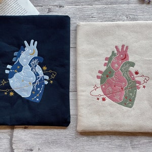 anatomisches Herz | Buchhülle bestickt | Buchtasche Booksleeve Buchumschlag Hülle iPad Journal Tablet Notizbuch