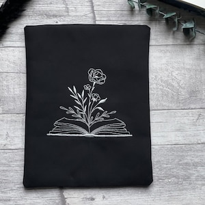 Buch mit Blumen Bibliophile Romance Buchhülle bestickt Booksleeve Buchumschlag Buchtasche Hülle iPad Journal Planer Tablet Schwarz