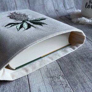 Mandrake Kräuterkunde Alraune Buchhülle bestickt Booksleeve Buchumschlag iPad Journal Planer Tablet Hülle Notizbuch Bild 4