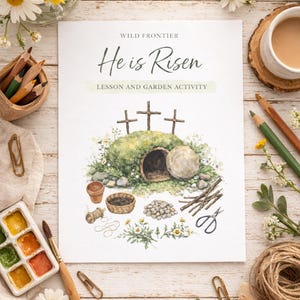 Könnte beinhalten: Eine Aquarellillustration mit dem Titel „He is Risen“ und dem Text „Lesson and Garden Activity“. Das Bild zeigt eine Grabesszene mit Kreuzen, einem Stein und Gartenelementen. Gänseblümchen, Bleistifte und eine Tasse Kaffee umgeben die Illustration.