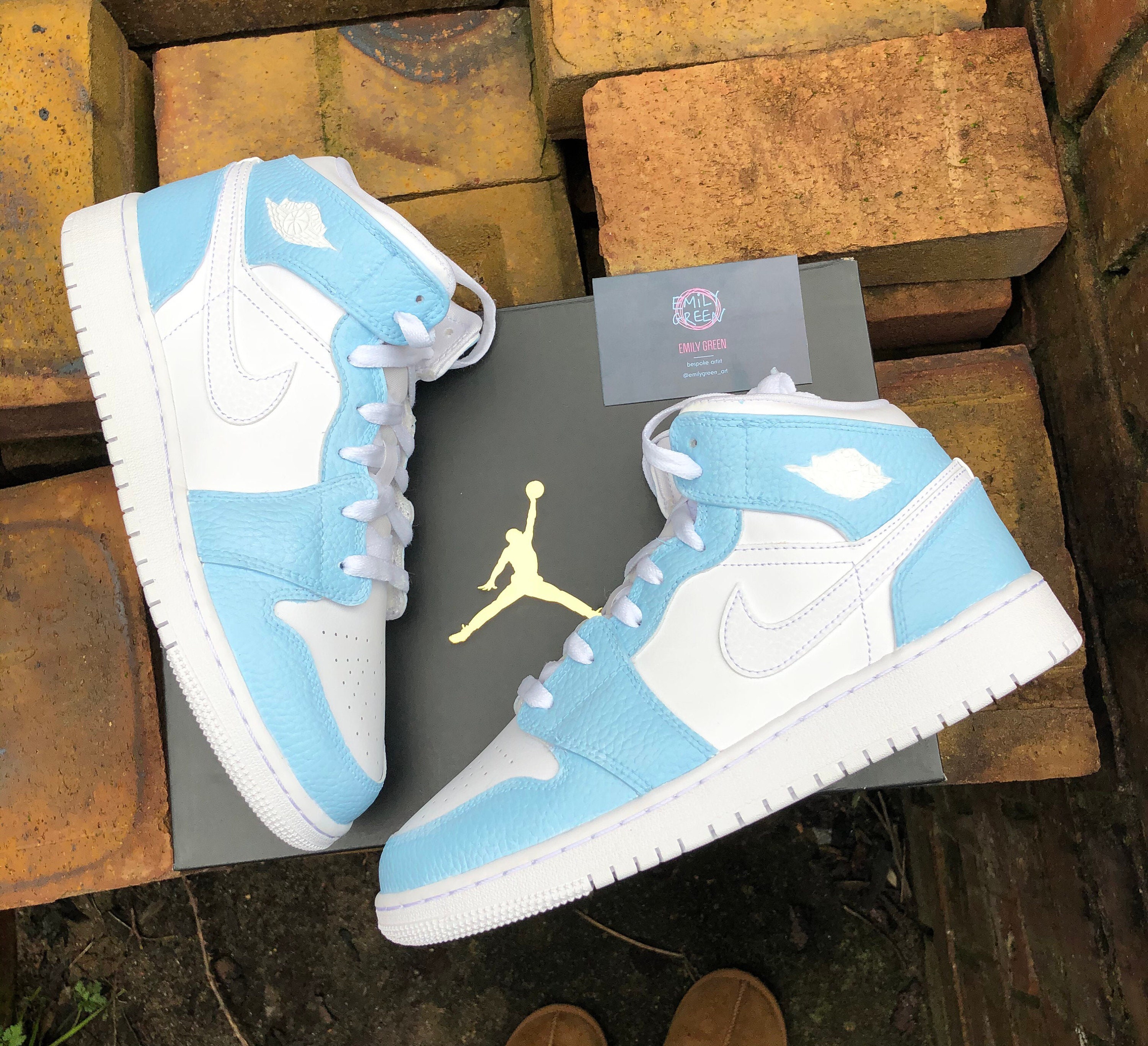 Aangepaste lichtblauwe Air Jordan 1 Mids Etsy Nederland