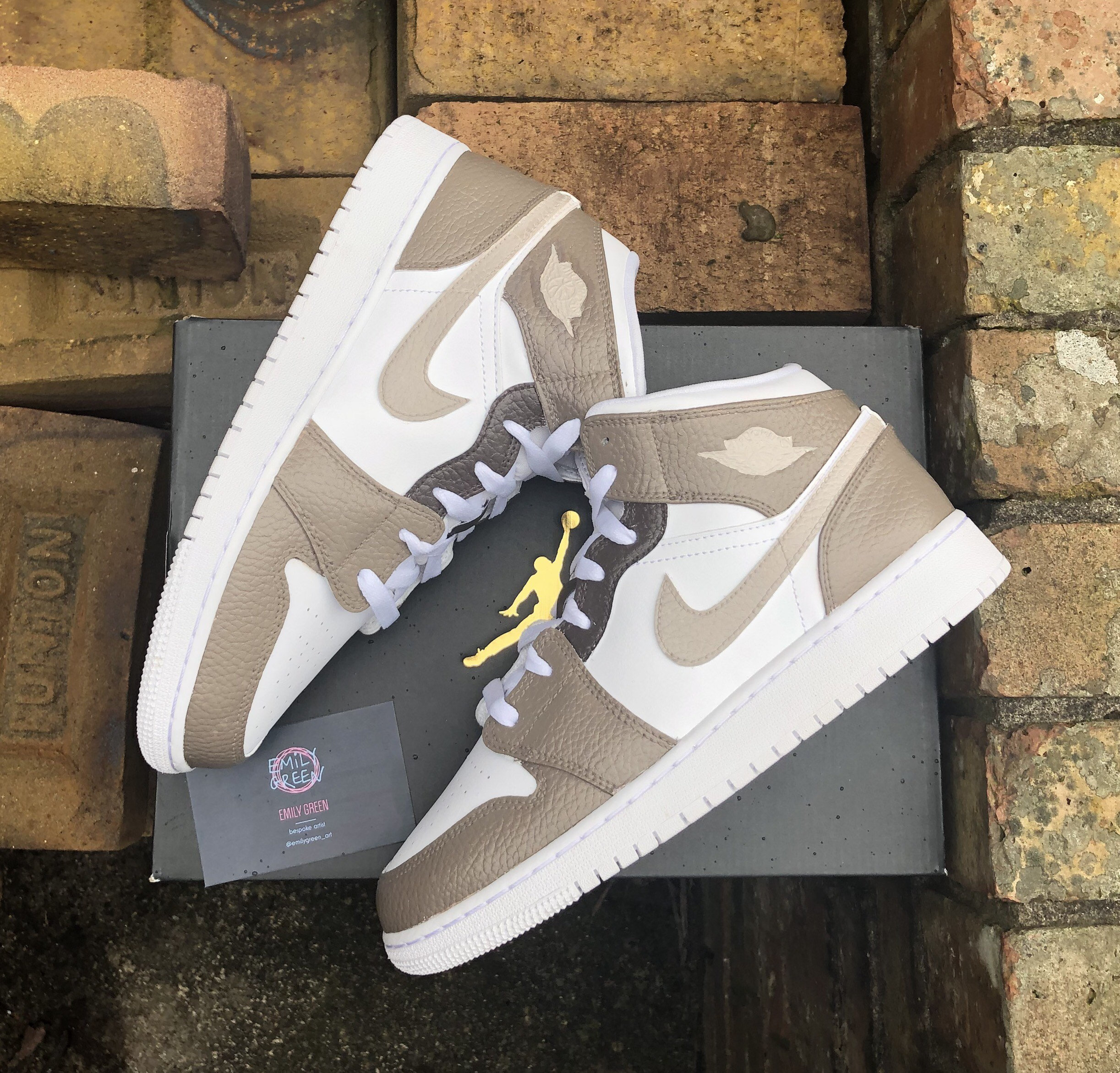 brown & cream air jordan 1 mids