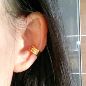 Chunky Minimal Ear Cuff, non pierced ear, Cartilage Hoop, Conch ear cuff, Helix hoop, Cute Mini Ear Cuff, 18K Gold, Minimalist ear cuff