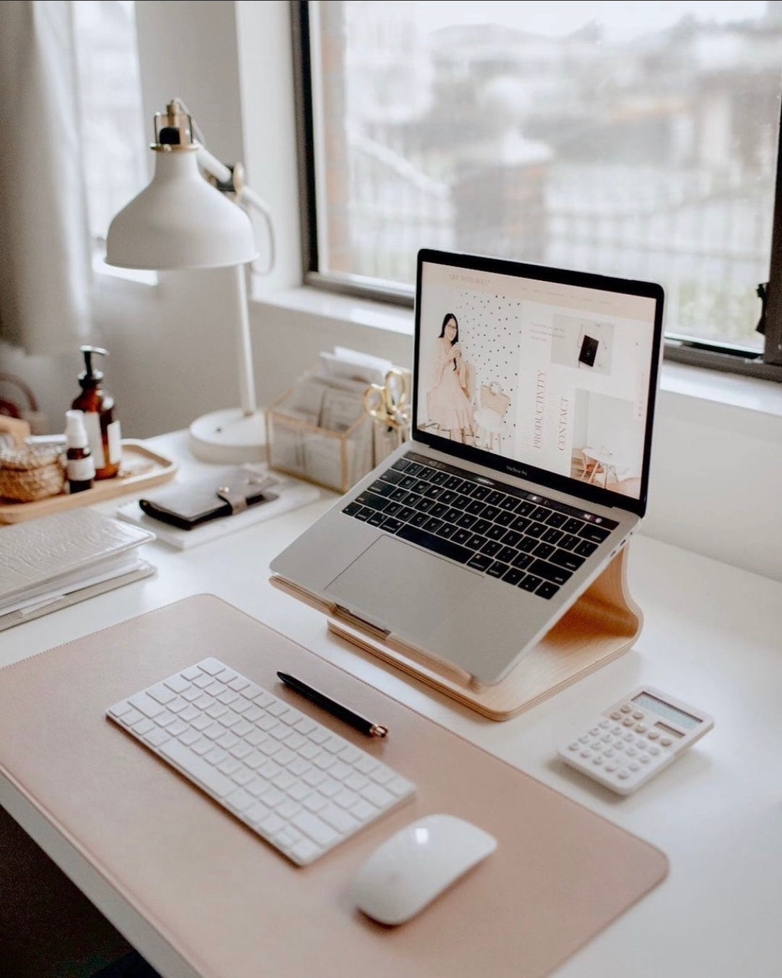Aesthetic laptop sale stand