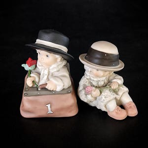 Set de 2 figuritas vintage de Kim Anderson – Figuritas Enesco - Artículos de colección románticos