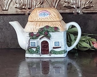 Tetera vintage de estilo cottage: cerámica coleccionable pintada a mano