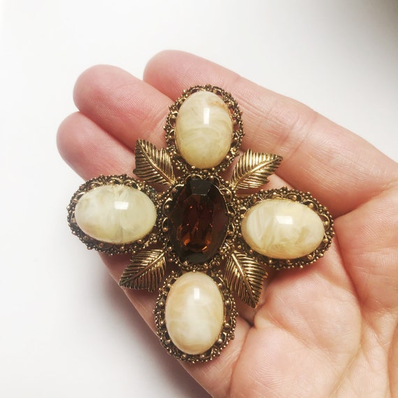 Vintage Ciner Brooch