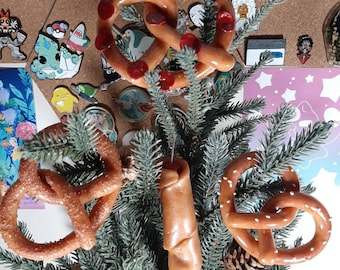Pretzel Christmas Ornaments, Pretzel Ornaments, Cute Xmas Decor, Christmas Decor, Quirky Christmas, Realistic Food Ornament, Xmas Food, Gift