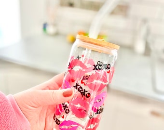 Color Changing Valentines Glass Can: Lip Design with Bamboo Lid & Glass Straw