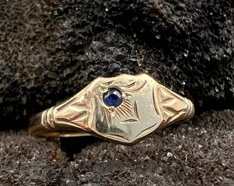 Tiny 9ct Sapphire Signet Ring Shield Shaped Size i.5 [USA 4.5] Solid Vintage 9k Yellow Gold With Beautifully Tooled Detail Australian