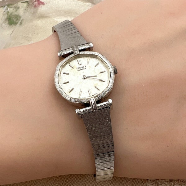 1981 Seiko Quartz Ladies' Octagonal Face Wrist Watch Silver With Japanese 1400 Movement Running Well New Battery Installed 16.5 to 17cm