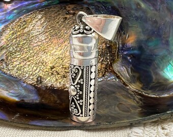 Silver Memorial Keepsake Cylinder Pendant 7.41g Tube Vintage Treasures Memorial Locket Memory Storage Container Unmarked Sterling