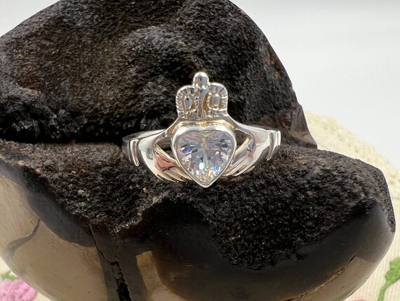 925 Sparkling CLADDAGH Ring Size S.5 [USA 9.375] … - image 6
