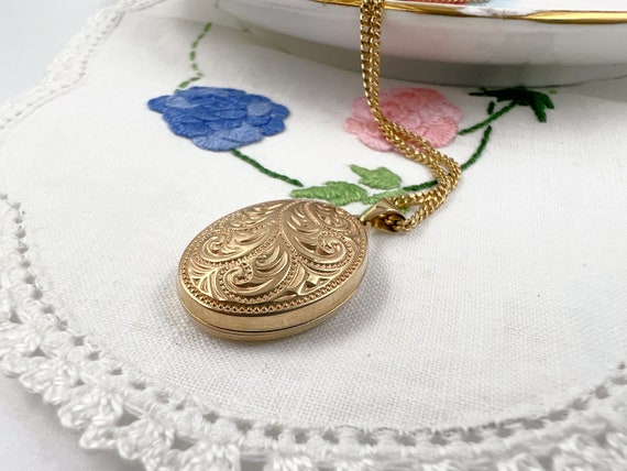 Vintage 9ct 4 Photo Locket on 45cm Curb Chain Sol… - image 4