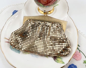 Glomesh Gold Snap-Close Coin Purse Vintage Mesh Purse With Kiss Clasp Vintage NSW Australian Made