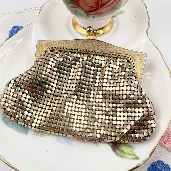 Glomesh Gold Snap-Close Coin Purse Vintage Mesh Purse With Kiss Clasp Vintage NSW Australian Made