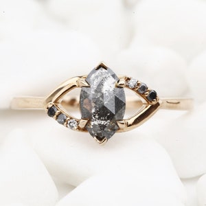 Bague diamant sel et poivre Marquise, bague de fiançailles en or rose 14 carats